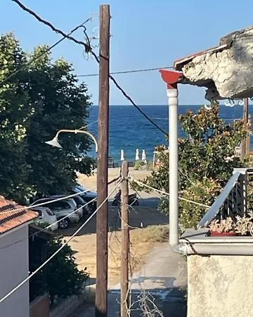 Lefki's House Case de vacanță